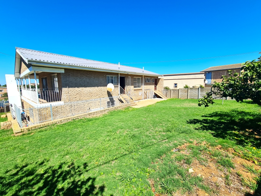 5 Bedroom Property for Sale in C Place Eastern Cape